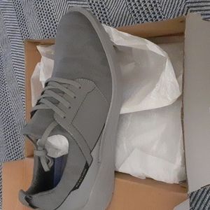 Kenneth Cole Sneakers.BRAND NEW IN BOX!!